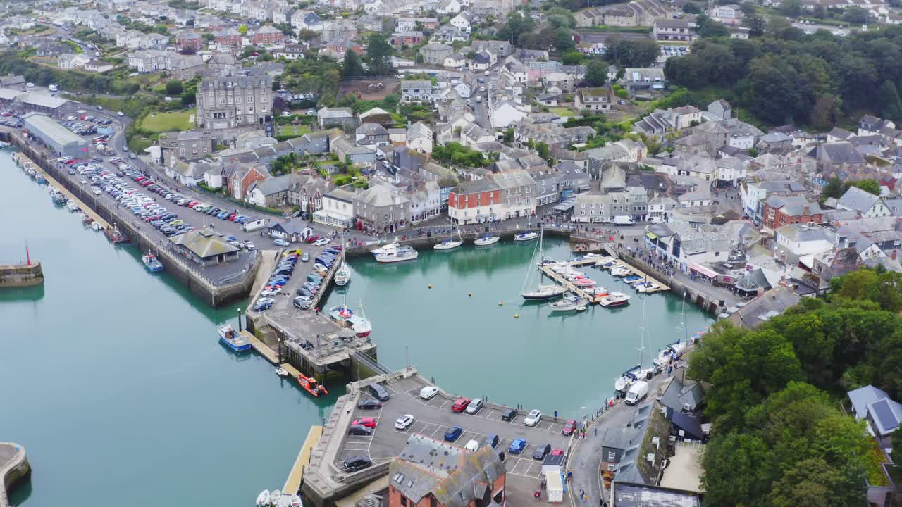 번영하는 padstow 마을 어항 영국 항공