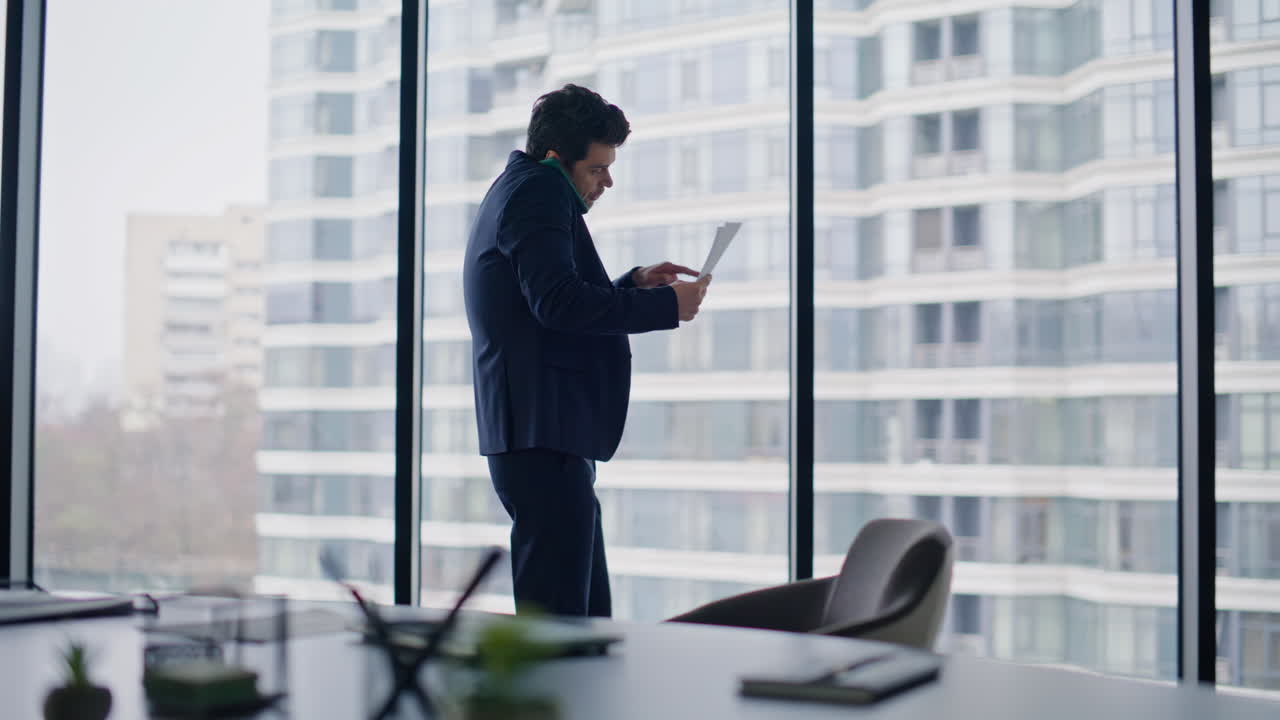 Executive complaining report cellphone conversation in office. Nervous manager