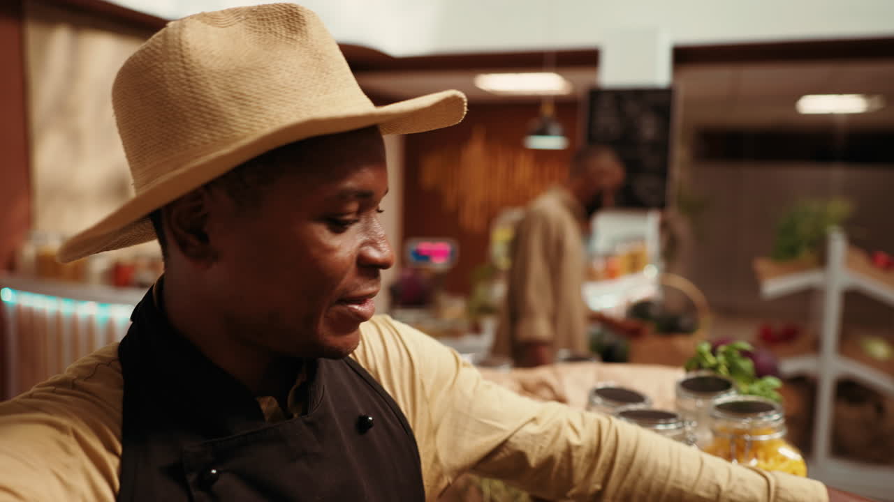 de un agricultor que promueve sus productos locales en línea