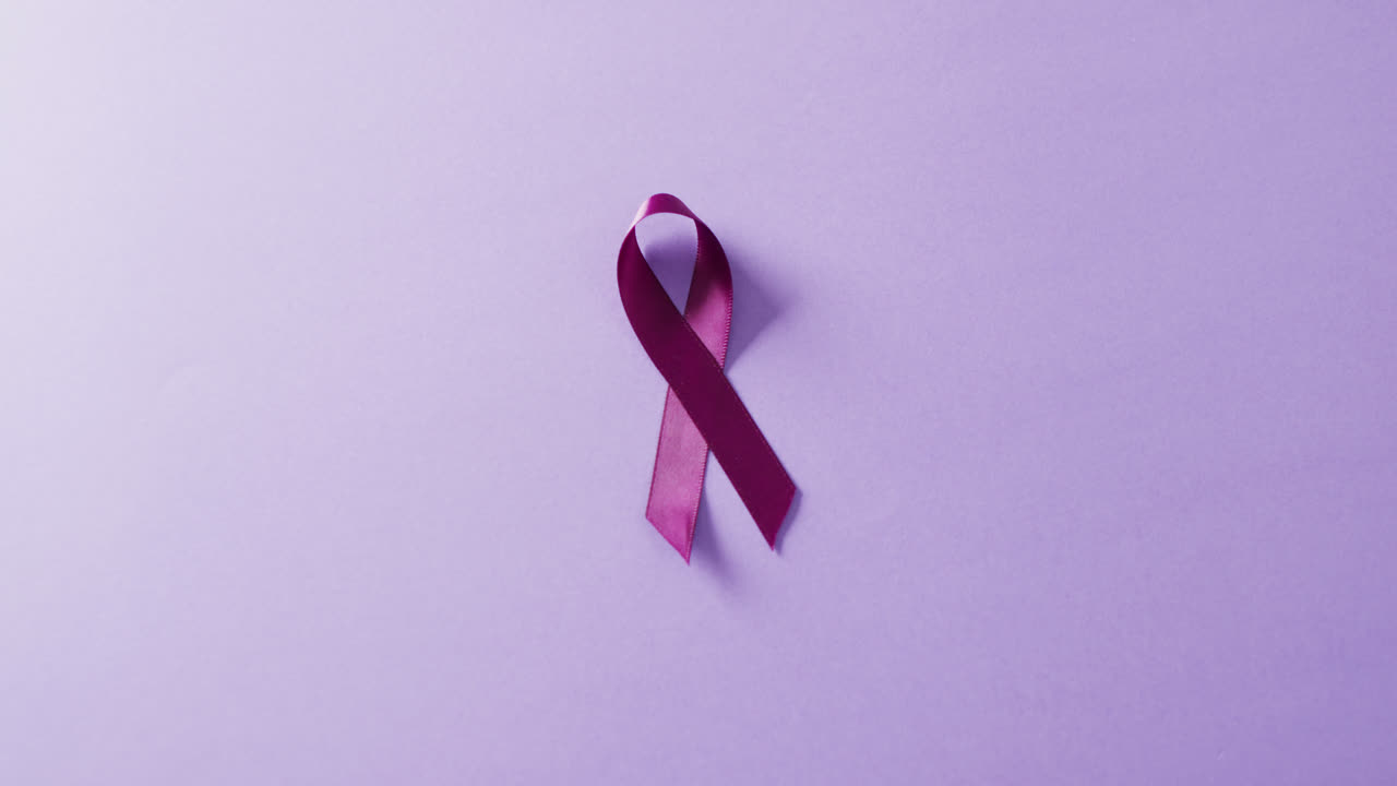 vídeo de púrpura añadir o cinta de concienciación de tdah en fondo púrpura con espacio de copia