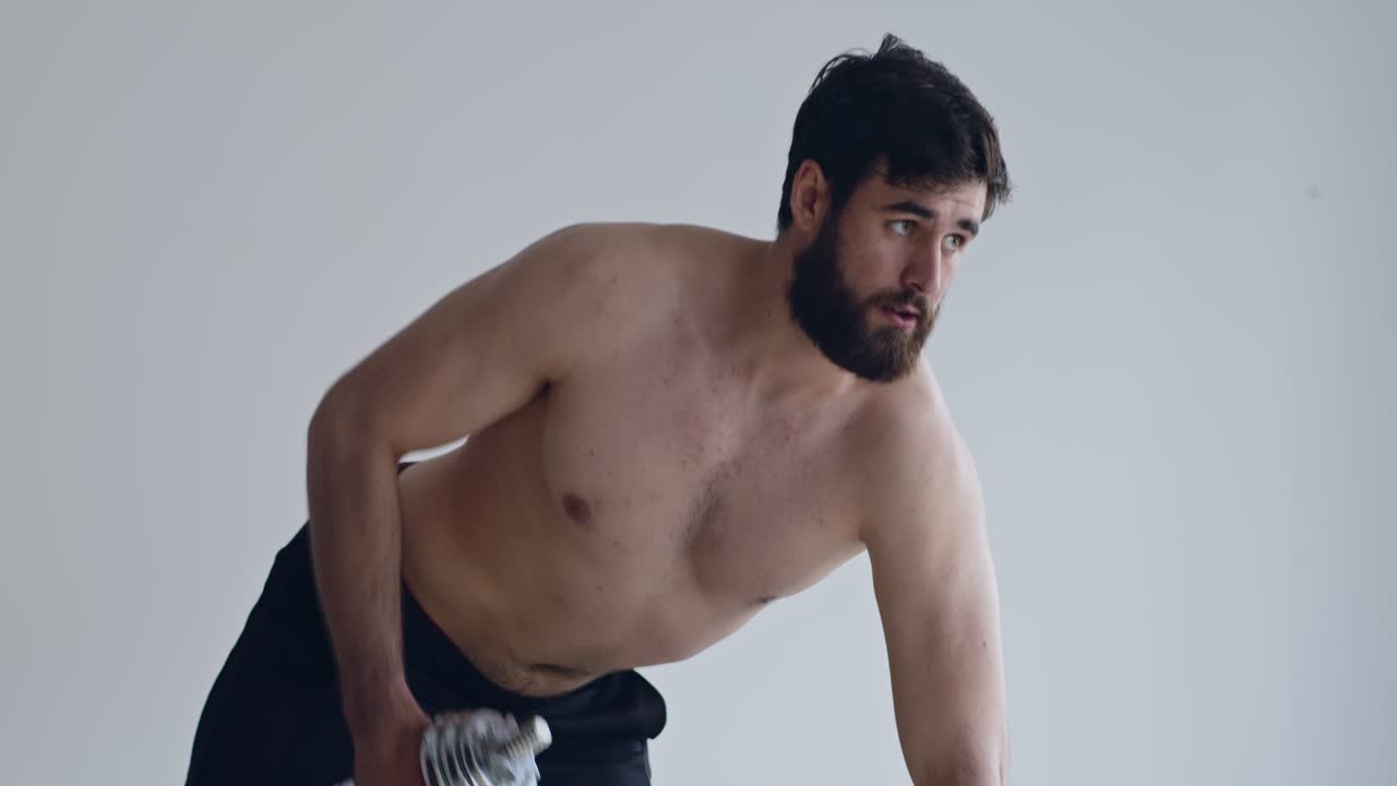 hombre preparándose para un deporte