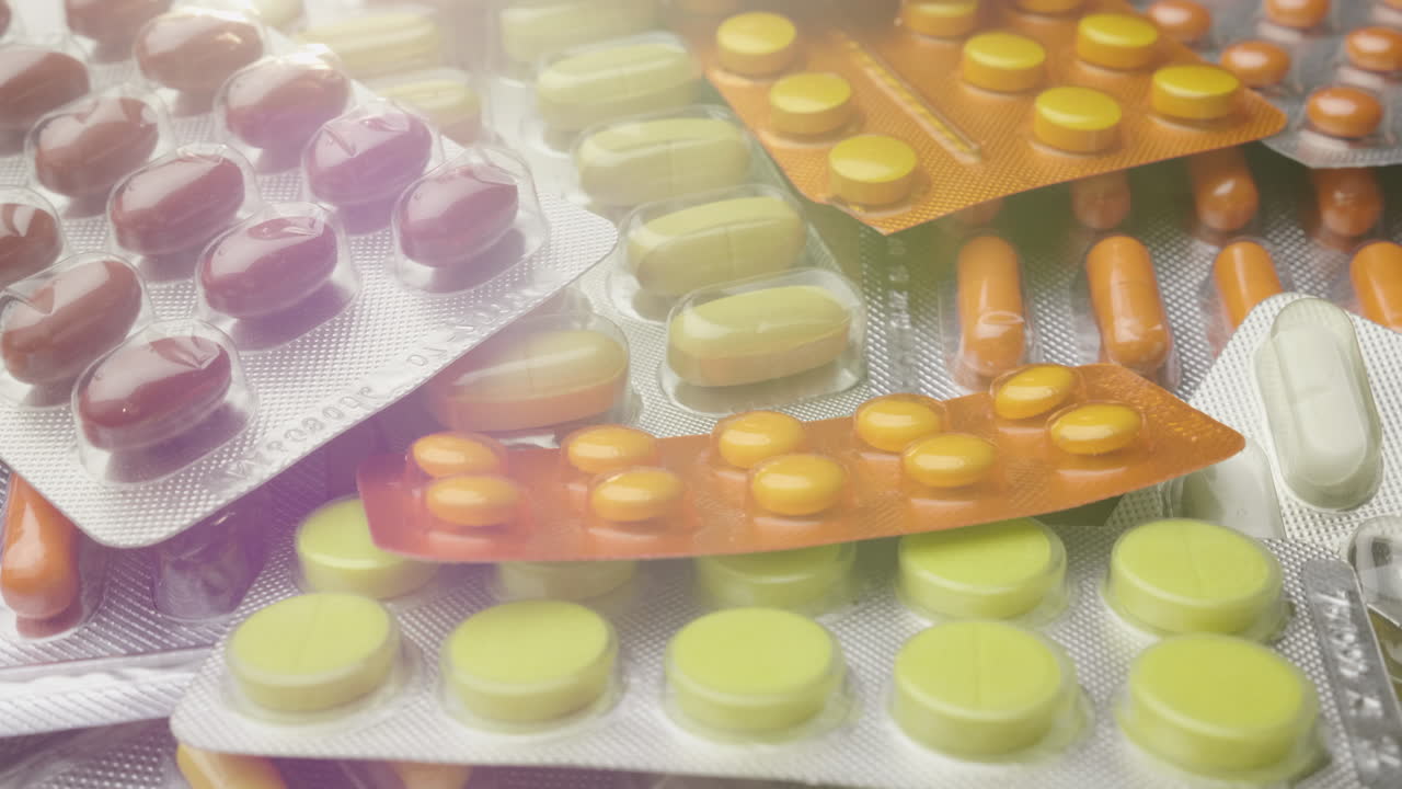 턴테이블에 있는 패킷의 의료용 정제