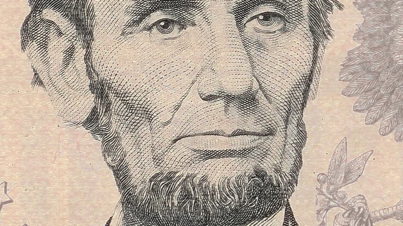 Ritratto del 16° Presidente degli Stati Uniti Abraham Lincoln sulla banconota da cinque dollari USA