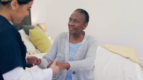 Ältere-Frau,-Krankenschwester-Und-Ruhestand-Im-Schlafzimmer