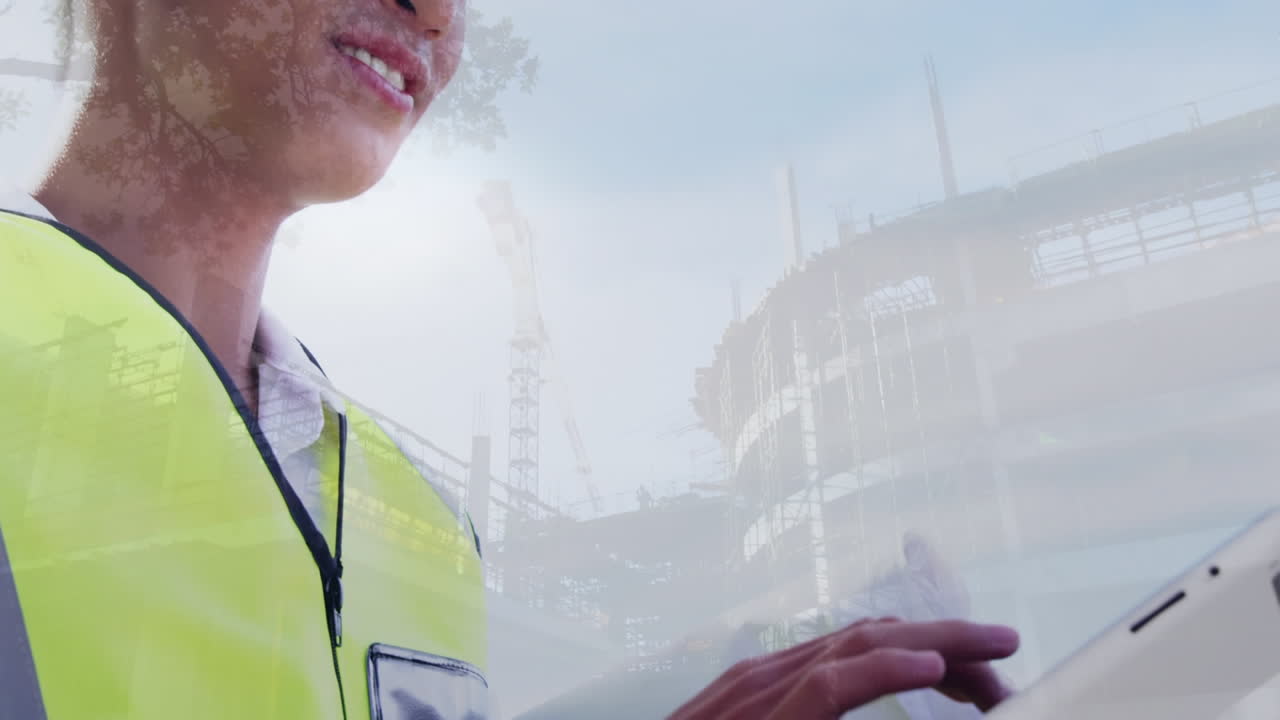 arquitecto que utiliza la tableta