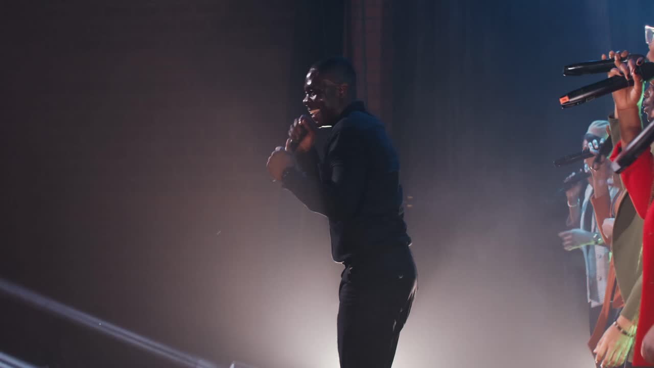 potente esecuzione di lode e adorazione