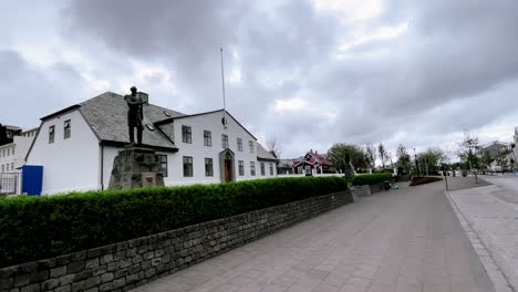 islandia - reykjavik - reykjavik es una ciudad de contrastes audaces: es a la vez cosmopolita y pequeña ciudad