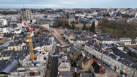 Einblicke-Aus-Der-Luft-Enthüllen-Le-Mans:-Eine-Stadt,-In-Der-Alte-Befestigungsanlagen-Auf-Moderne-Treffen