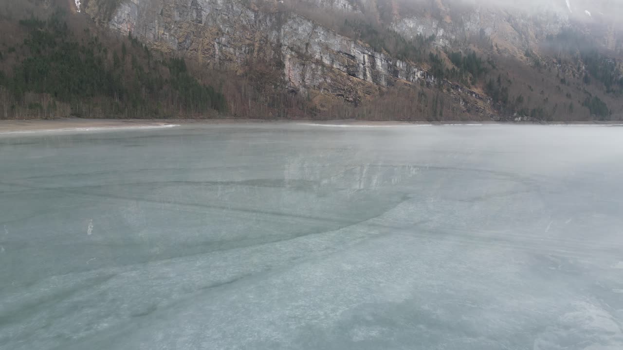 зеленоватое озеро в клонталерсее