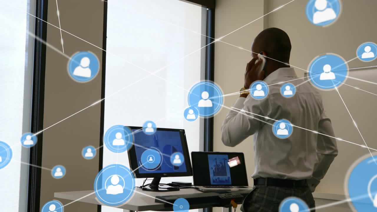 Animazione di rete di connessioni su uomo d'affari afroamericano che usa lo smartphone.