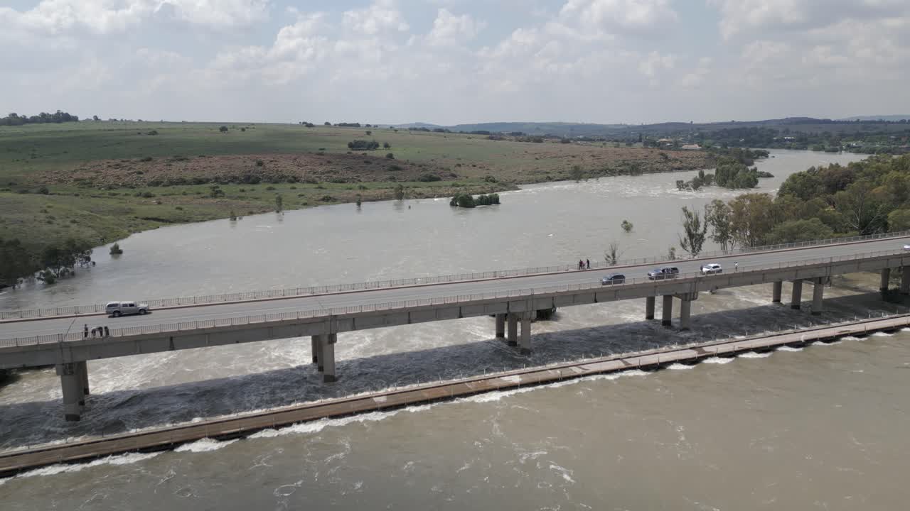 봄 물 홍수 조건, 공중에서 남아프리카 공화국의 vaal 강