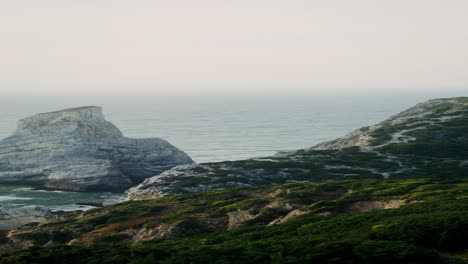 acantilados costeros y vista del océano