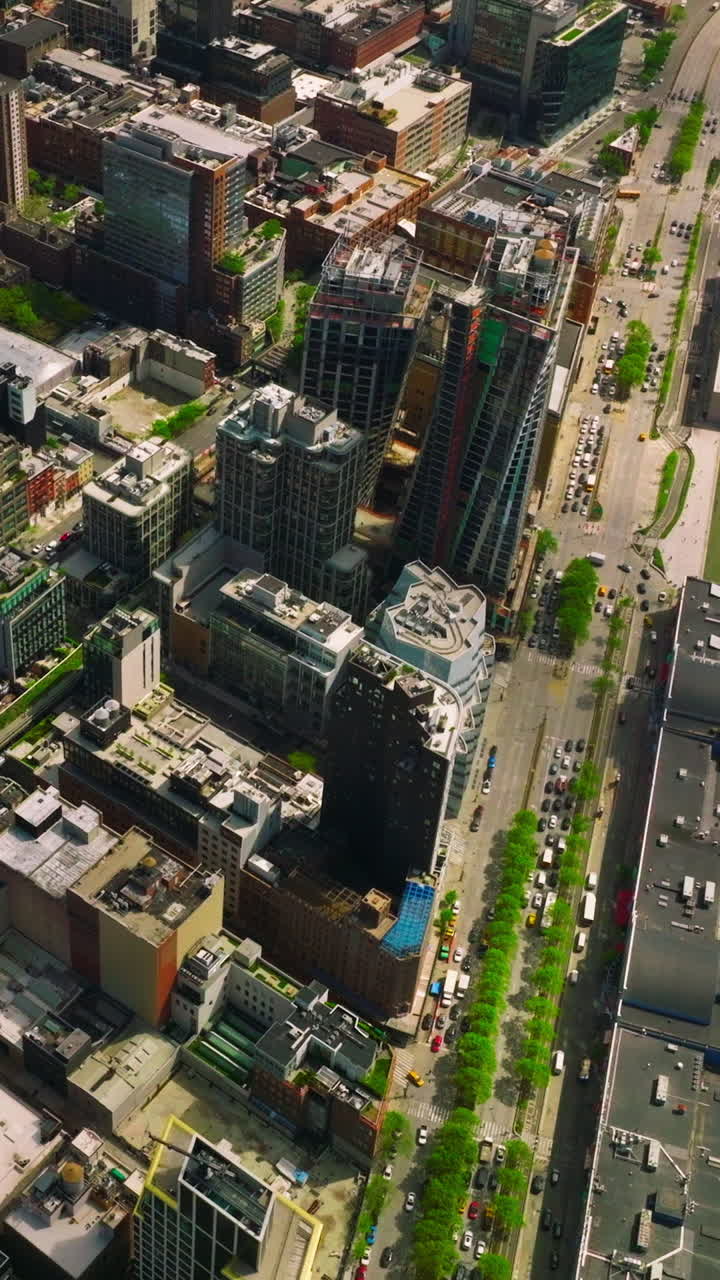 Beautiful quarters of Manhattan island near the river bank. Top view of the city with busy traffic. Vertical video
