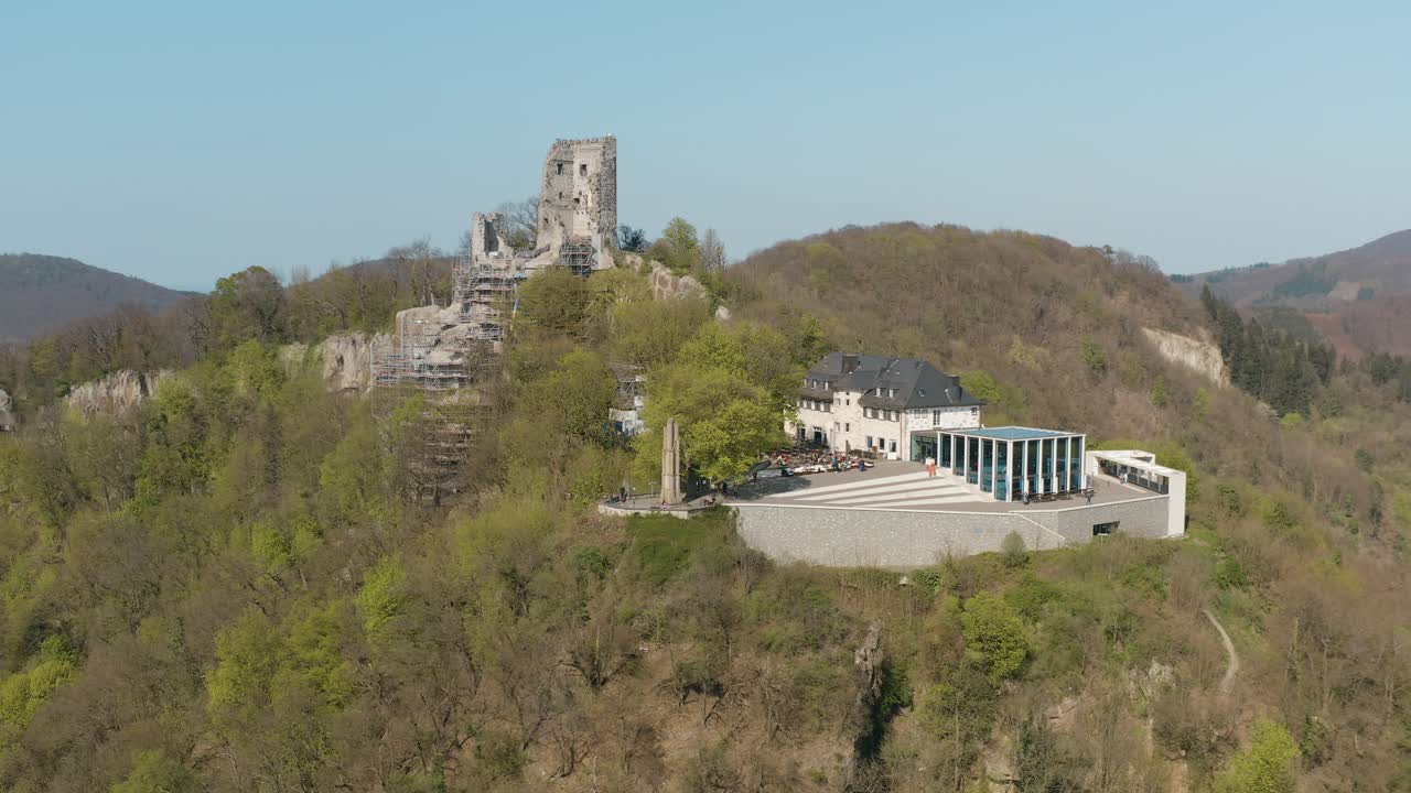 무인 항공기 - bonn - königswinter 30p 근처의 강 라인 siebengebirge와 폐허 drachenfels의 공중 샷