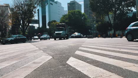 Timelapse-En-Una-Intersección-Muy-Importante-En-La-Ciudad-De-México-Al-Mediodía