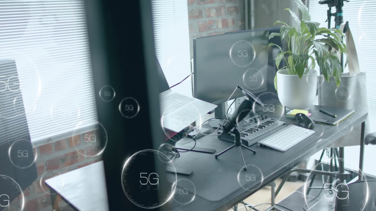 사무실의 책상에서 데이터 처리의 애니메이션