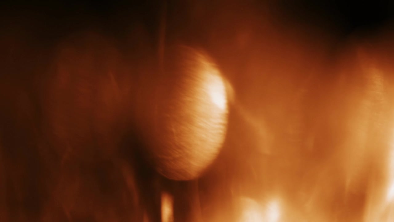 Abstrakte warm-orangefarbene Lichtlecks und Linsenreflexionen