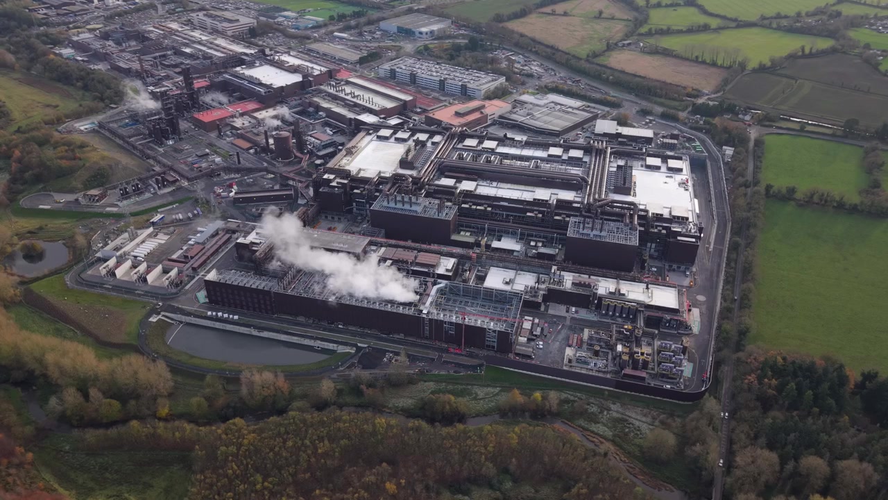 Pemandangan udara Intel Irlandia di Leixlip, menyoroti area industrinya yang luas