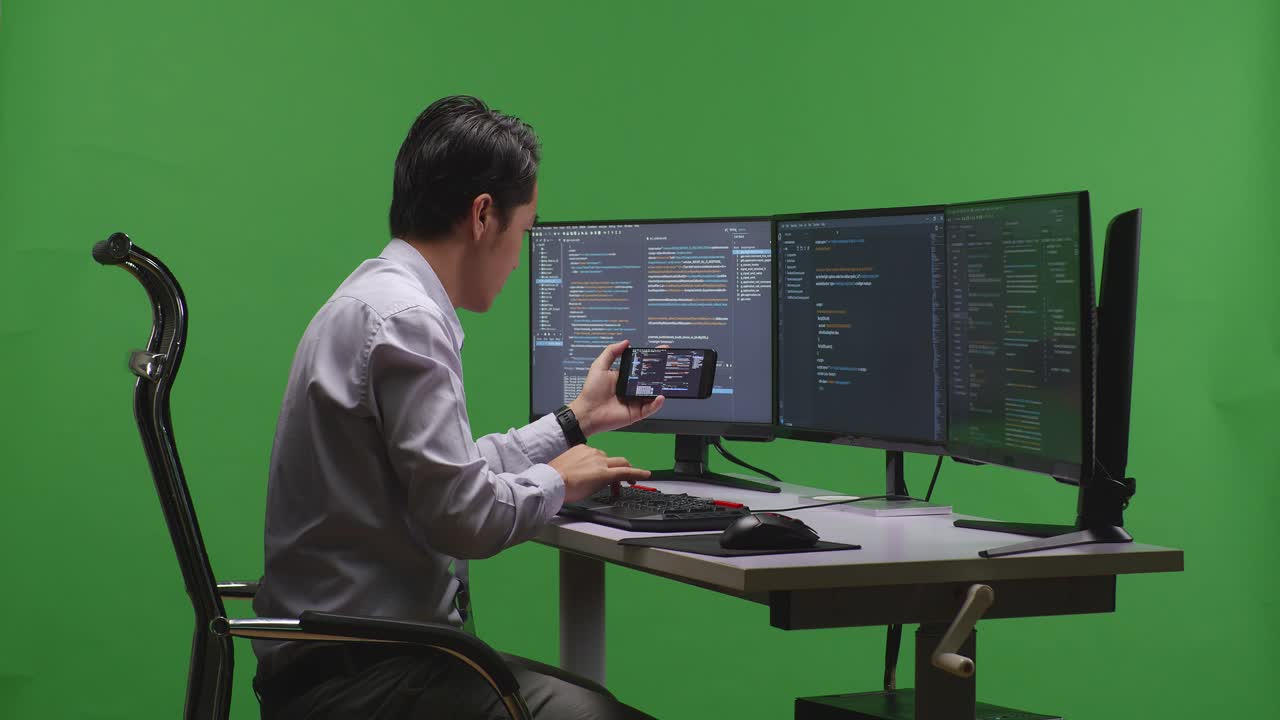 성공을 축하하는 프로그래머