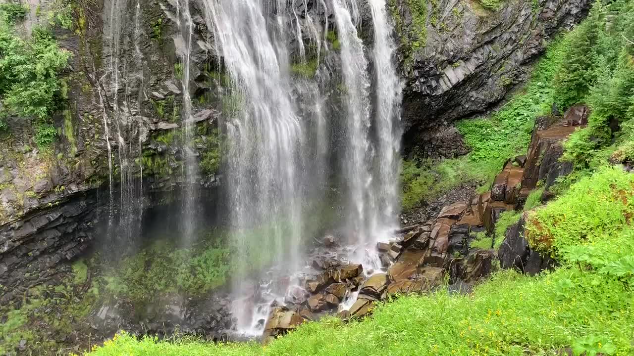el fondo de las cataratas de narada, mt