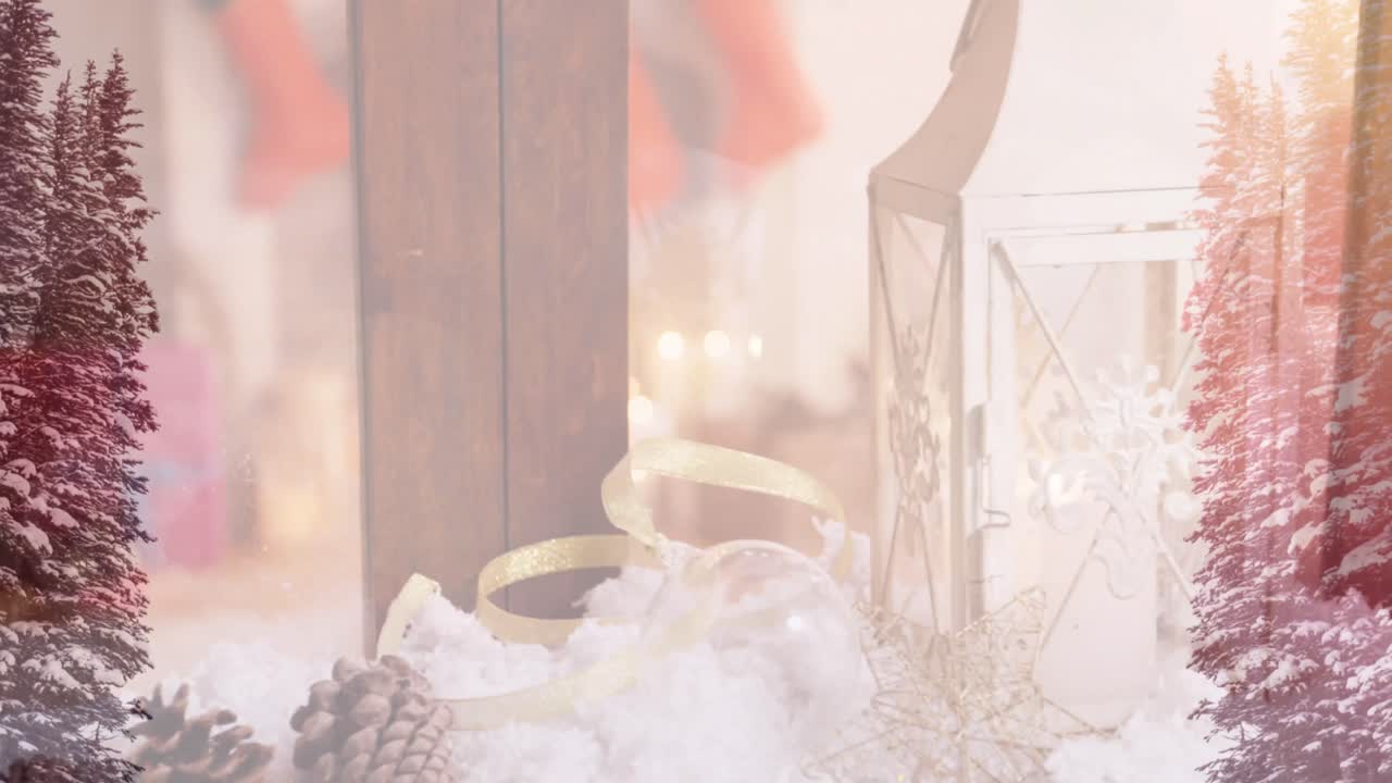 크리스마스 장식품 을 가진 창문 위 에 있는 겨울 숲 의 애니메이션