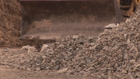 excavadora en un sitio de construcción