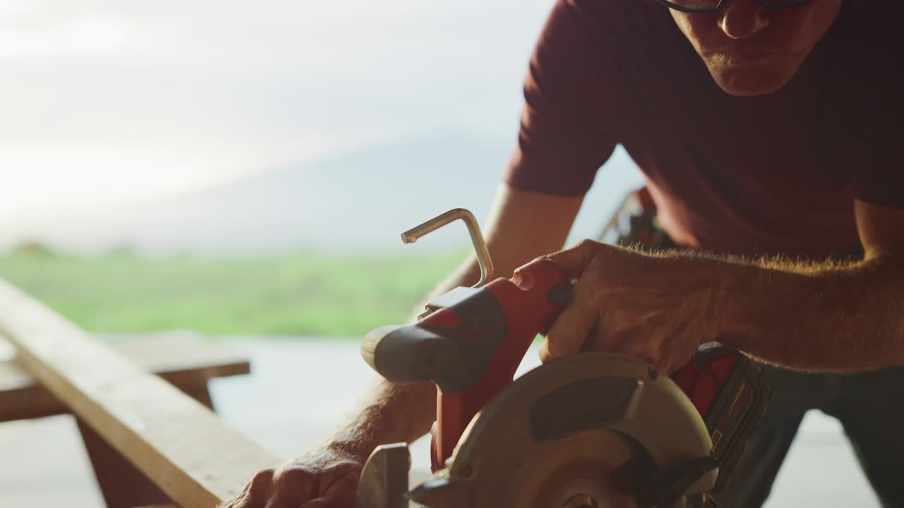 목수와 그의 도끼; 결코 더 완벽한 연합