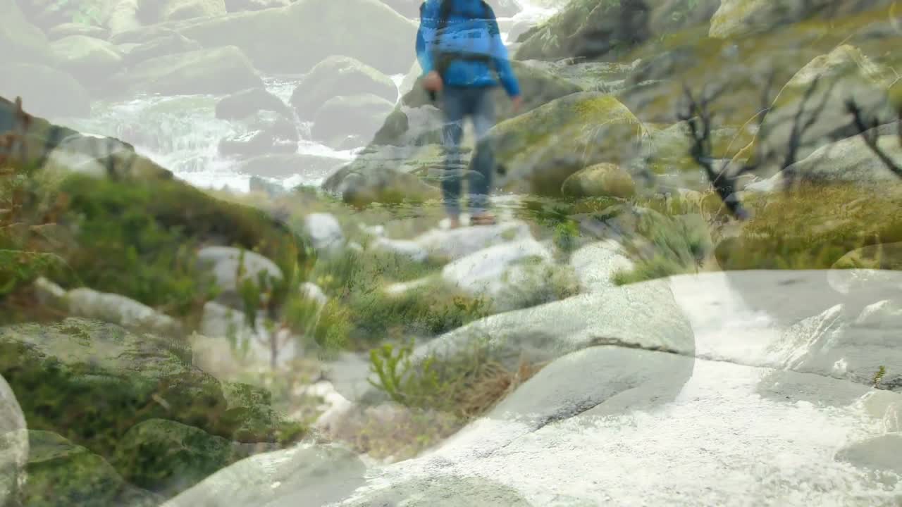 자연 속에서  ⁇ 고 있는 백인 남성 위의 빛의 비디오