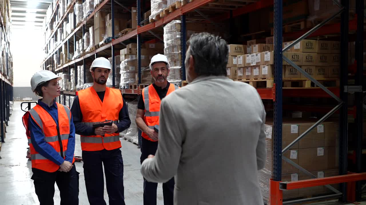 reunión del equipo de almacén