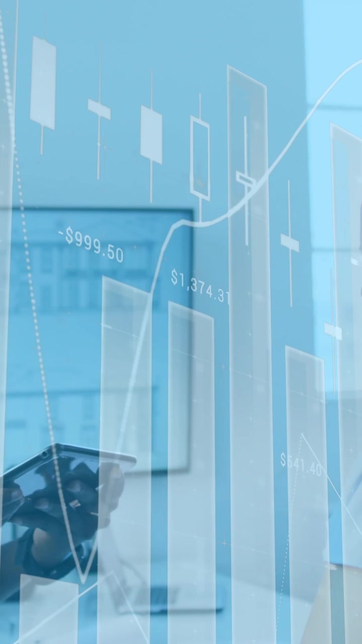 Animazione di elaborazione dati su diverse persone d'affari che parlano in ufficio.