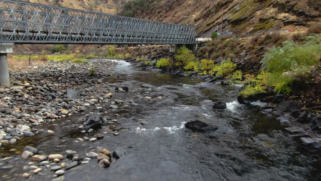 drone sobrevuelo del río merced dji mavic