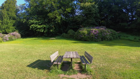 Banco-Del-Parque-En-El-Parque-Verde