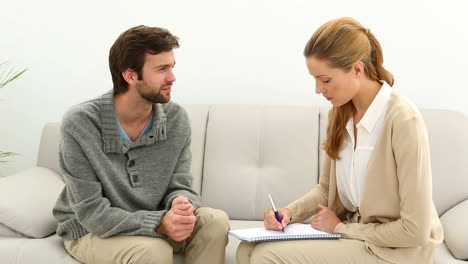 Young-man-talking-to-his-therapist