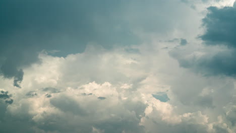 timelapse van witte pluizige cumuluswolken