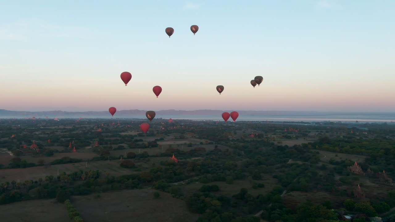 하늘에 떠있는 아름다운 열기구