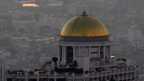 Hotel-Lebua-Am-State-Tower-Bangkok-Thailand-Bei-Nacht