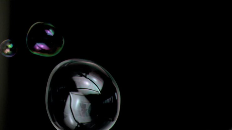 Bolla che fluttua in super slow motion