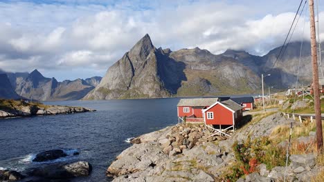 Blick-über-Die-Bucht-Von-Hamnoy-Auf-Den-Lofoten-In-Norwegen