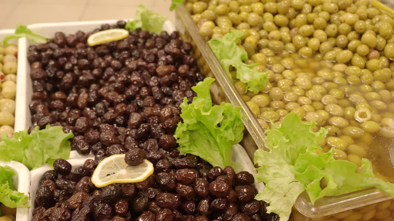 aceitunas verdes y negras