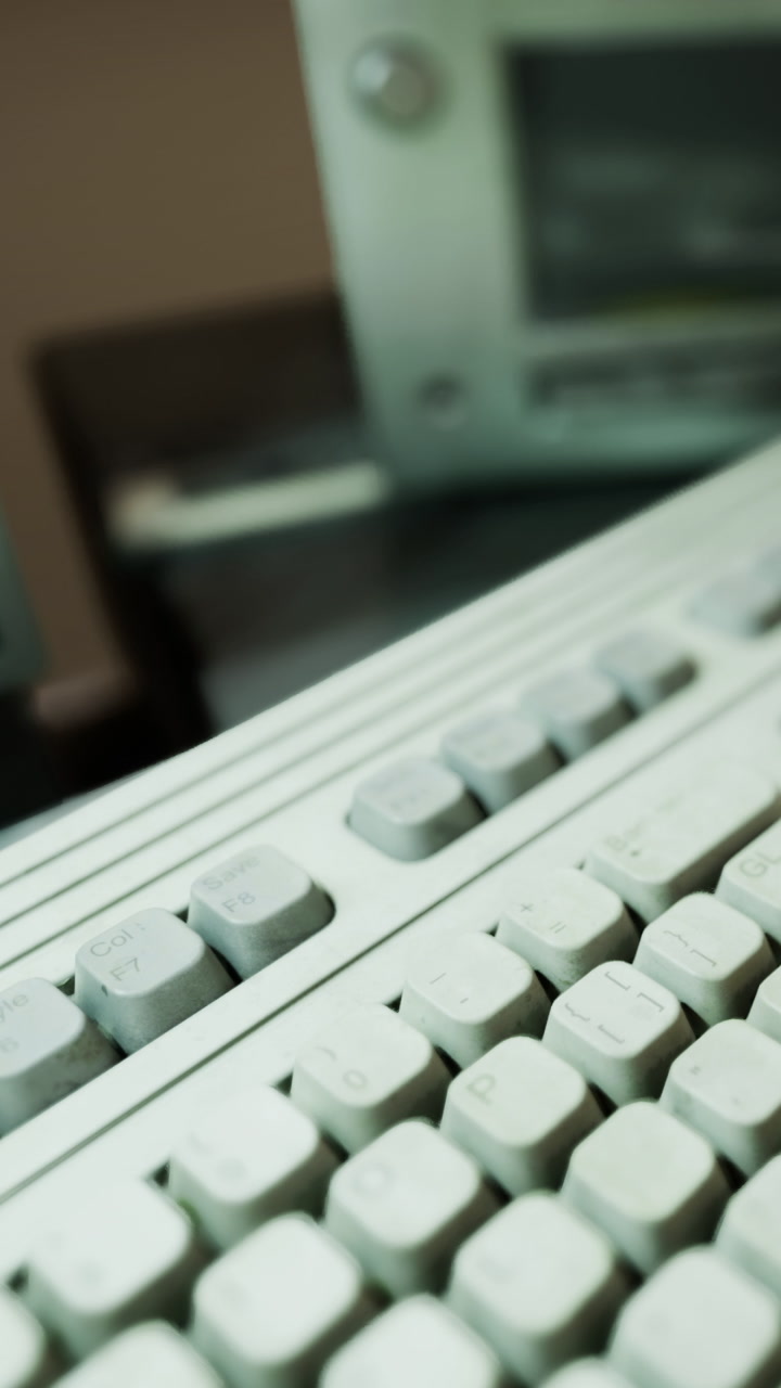 Old computer keyboard captures nostalgia in a vintage workspace during daytime