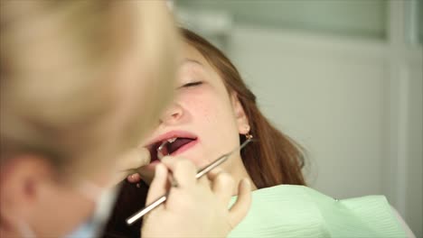 십대의 치과 검사