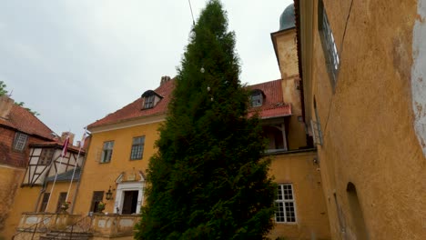 Lielstraupe-Medieval-Castle-in-the-Village-of-Straupe-in-Vidzeme,-in-Northern-Latvia