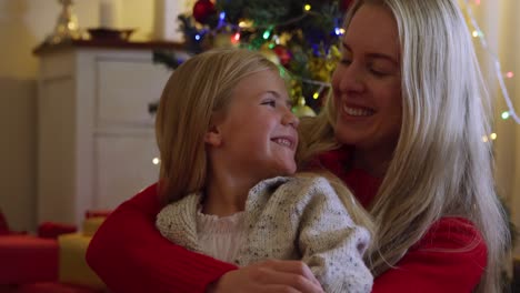 familia en casa en la época de navidad