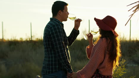 Couple-holding-hands-and-tasting-white-wine