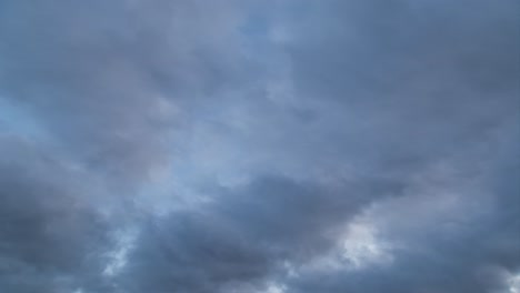 Nubes-De-Tormenta-Moviéndose-Por-El-Cielo.-Lapso-De-Tiempo