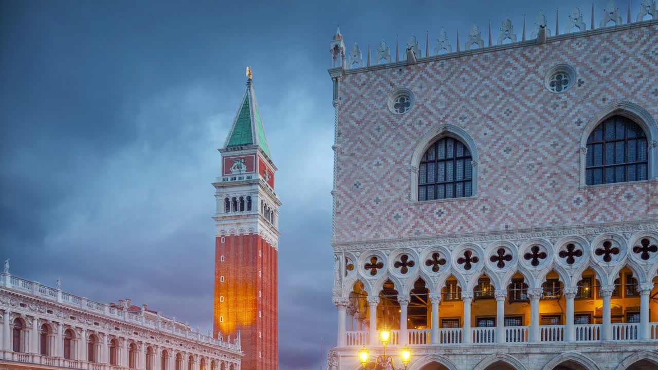 베네치아 타임  ⁇ 스: 산 마르코의 캠파닐과 도지 궁전