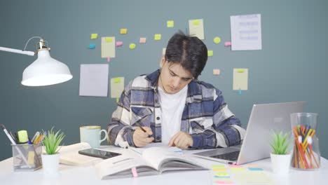 Vergesslicher-Männlicher-Student.