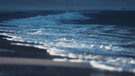 Die-Mächtigen-Wellen-Brechen-Um-Die-Sandigen-Seichten-Am-Ersfjordstrand