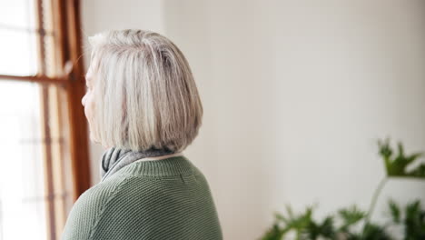 노인 여성, 긴장을 풀거나 안고 돌보는 사람