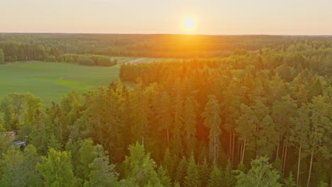 Aerial-ascending-shot-in-front-of-a-solar-powered-home-on-the-countryside,-sunset